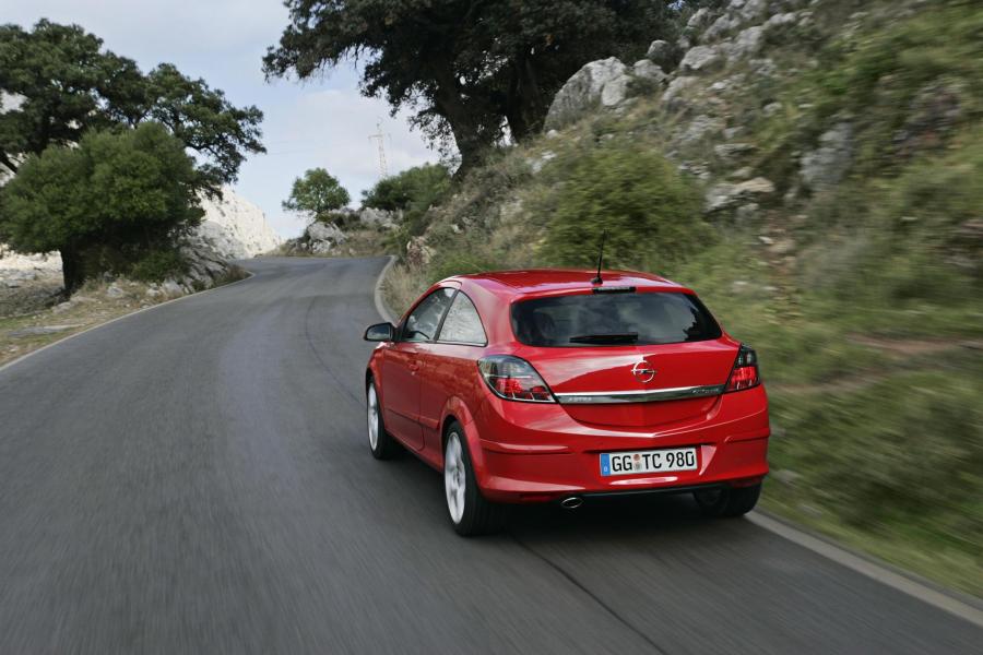  Opel Astra GTC 2005 года  (фото 52 из 212)